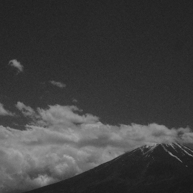 Another shot of Fuji I took at noon. I like that one more. :)