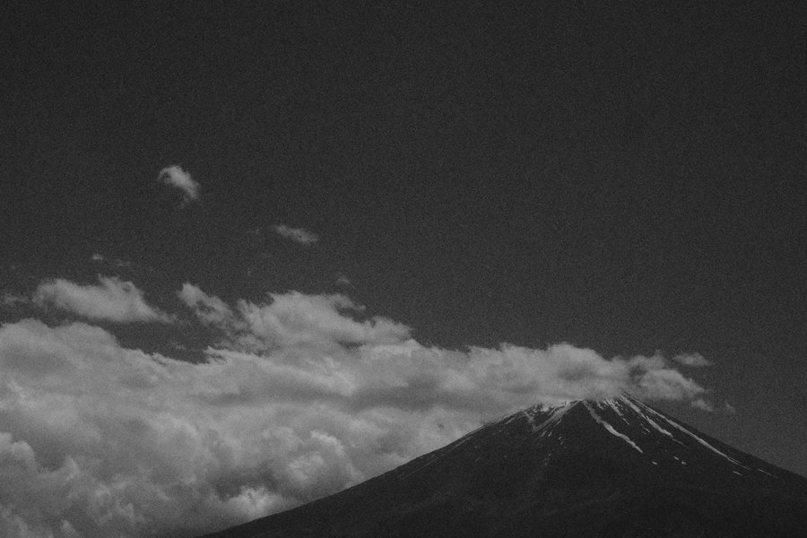 Another shot of Fuji I took at noon. I like that one more. :)